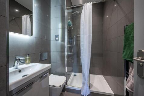 Ensuite to Bedroom 2