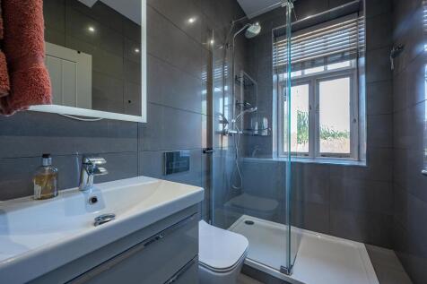 Ensuite to Bedroom 3