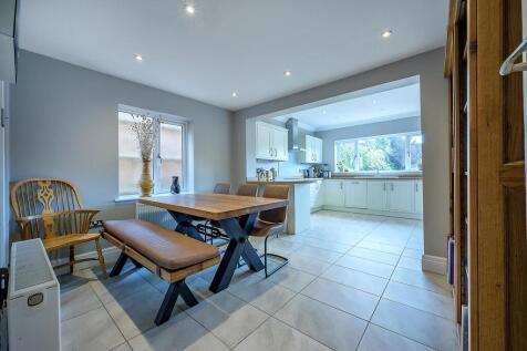 Dining Area.jpg