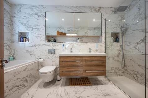 Main En-suite