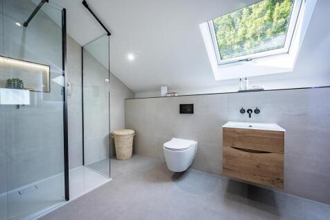Main En-Suite