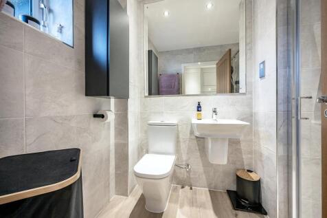 Main En-Suite