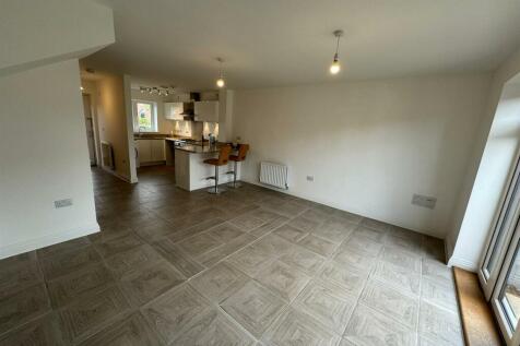 OPEN PLAN LOUNGE/DINING/KITCHEN