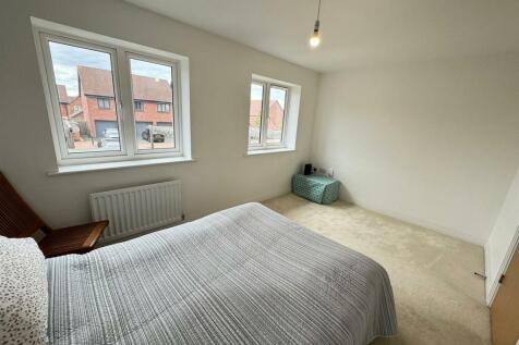 BEDROOM 1B