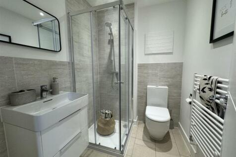 En-suite 2.jpeg