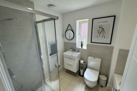 Family Bathroom.jpeg