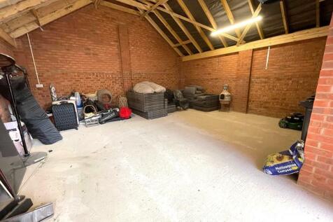 DOUBLE GARAGE.jpeg