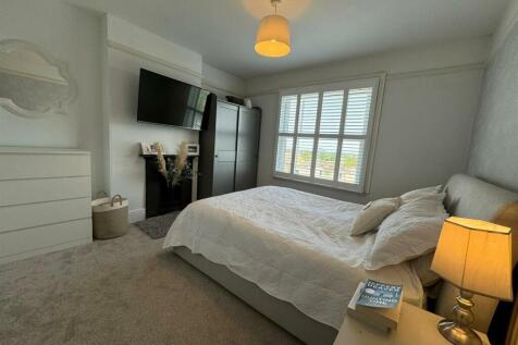 Bedroom 1 (Front)