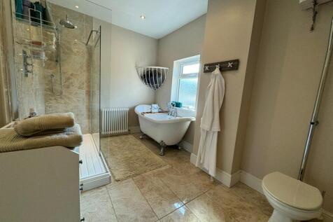 FAMILY BATHROOM A.jpg