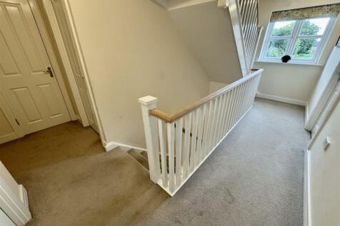 FIRST FLOOR LANDING