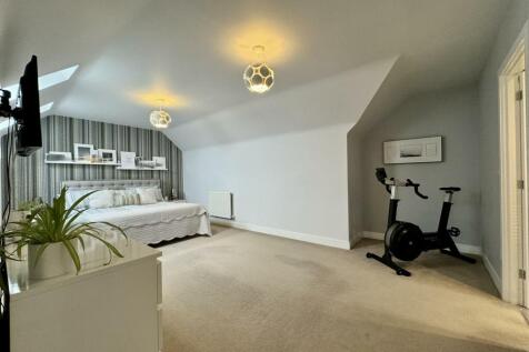 BEDROOM 1 (2)