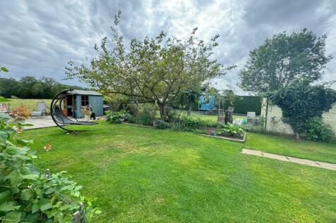LONG REAR GARDEN