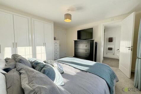 BEDROOM 1 (FRONT)