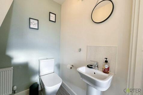 GROUND FLOOR WC/CLOAKS