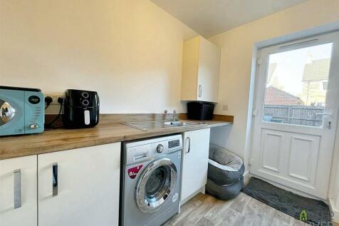 UTILITY ROOM (REAR)