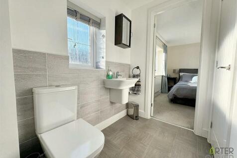 ENSUITE TO BEDROOM 1