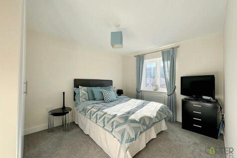 BEDROOM 2 (FRONT - DOUBLE)