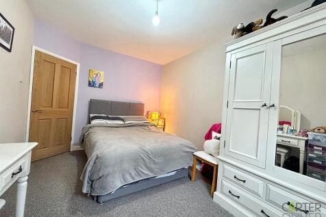 BEDROOM 2 (SIDE)