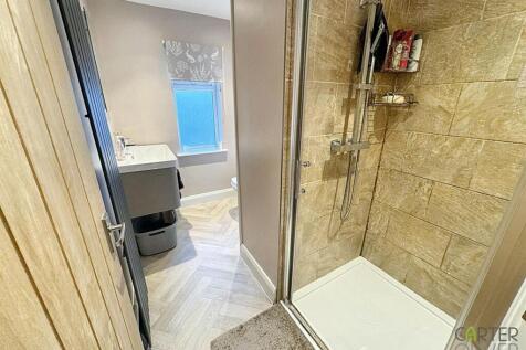 SHOWER ROOM (REAR)