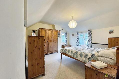 Bedroom 1 (1st Floor)