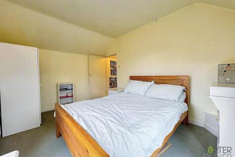 Bedroom 2 (1st Floor)