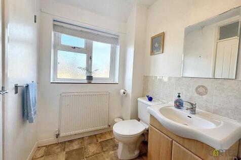 BATHROOM B