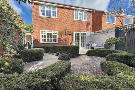 REAR GARDEN / SIDE GARDEN
