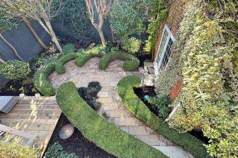 REAR GARDEN / SIDE GARDEN