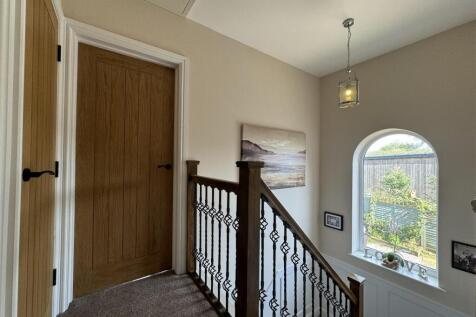 GALLERIED LANDING