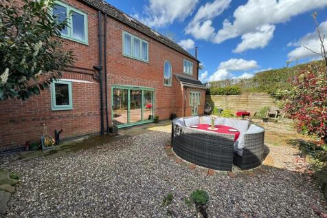 REAR GARDEN C.jpg