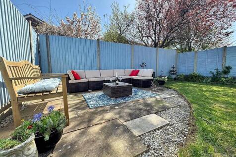Rear entertaining area
