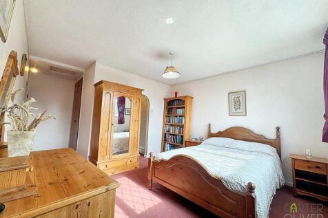 PRINCIPAL BEDROOM (FRONT)