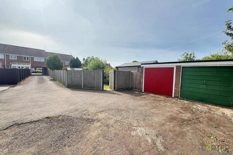 GATED DRIVEWAY/GARAGE