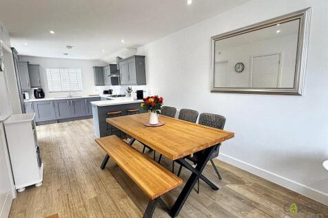Kitchen/ Snug / Dining Room