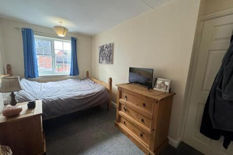 bedroom 1b.jpg