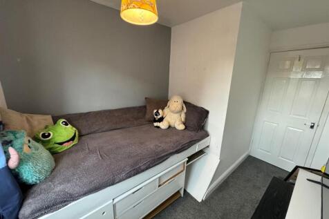 BEDROOM 3 (FRONT)