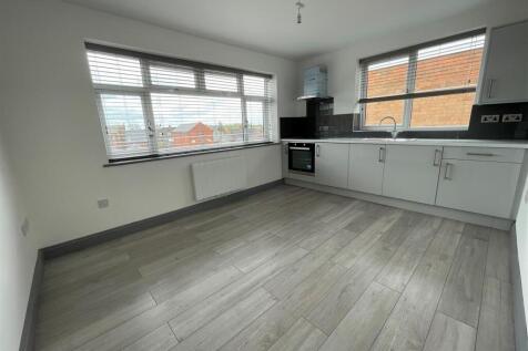 Open plan lounge/kitchen