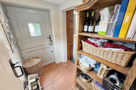 Cloak Room/WC