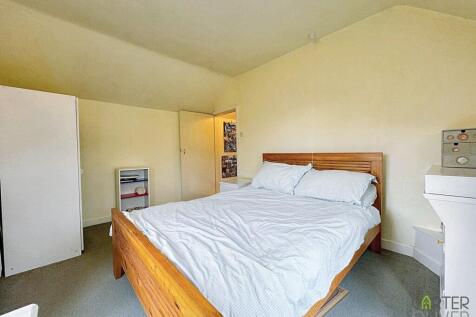 Bedroom 2 (1st Floor)