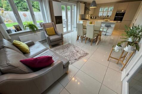 Snug/Dining Room