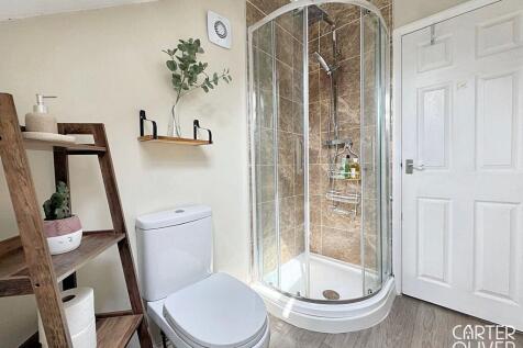 BEDROOM 2 ENSUITE