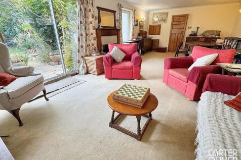 LOUNGE AREA