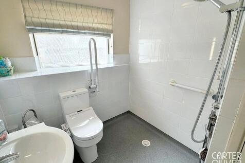GROUND FLOOR WET ROOM