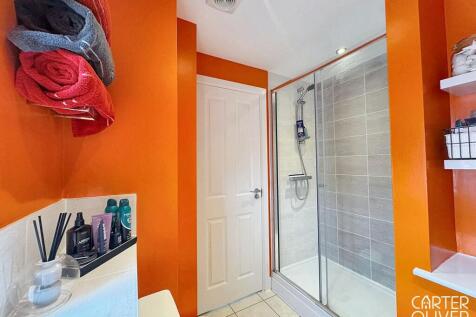 ENSUITE SHOWER ROOM