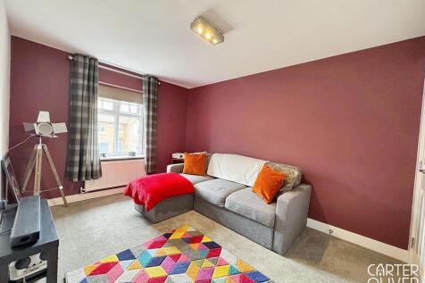 BEDROOM 3 / CINEMA ROOM