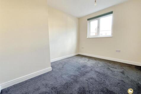 Bedroom 1.jpg