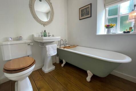 Bathroom.jpg