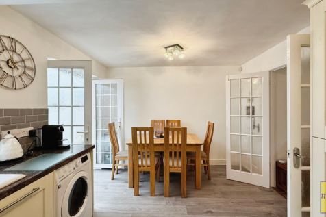 Kitchen/ dining room