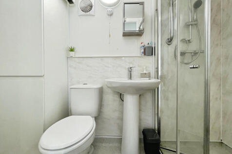 Annexe Shower Room