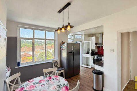 Kitchen/ Dining room